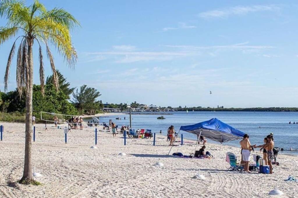 Sea Breeze, Studio 510, Beach Steps Away!+Pool+Wifi Ruskin Eksteriør bilde