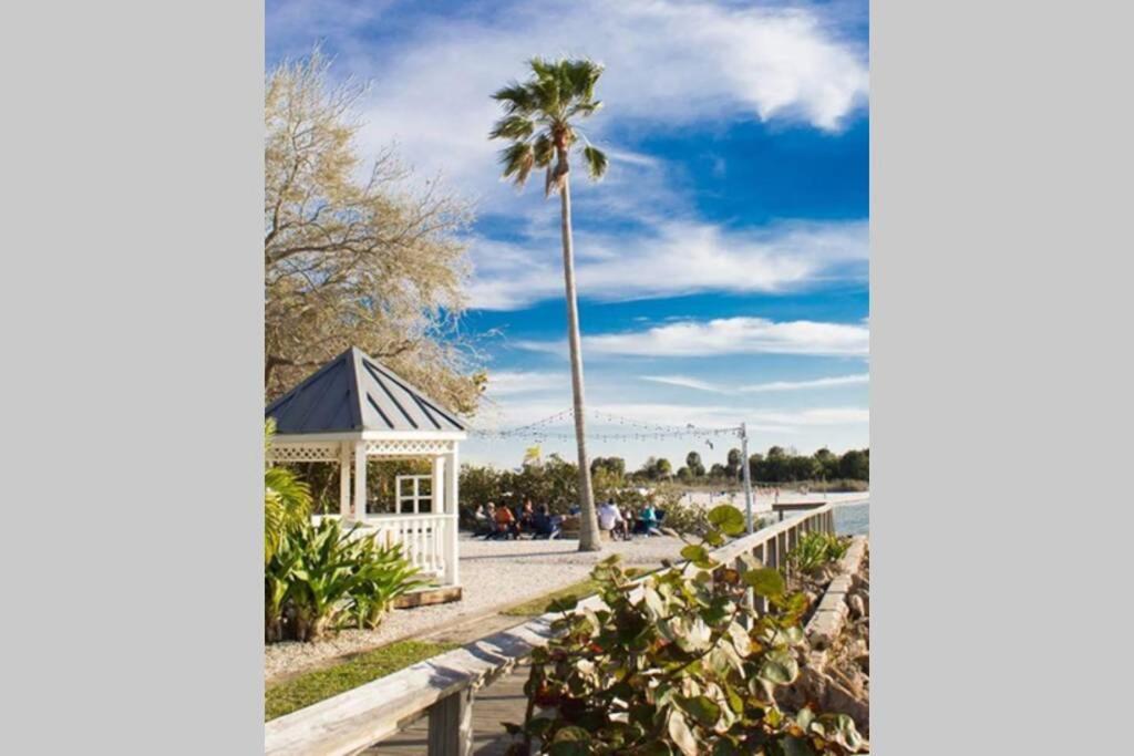 Sea Breeze, Studio 510, Beach Steps Away!+Pool+Wifi Ruskin Eksteriør bilde