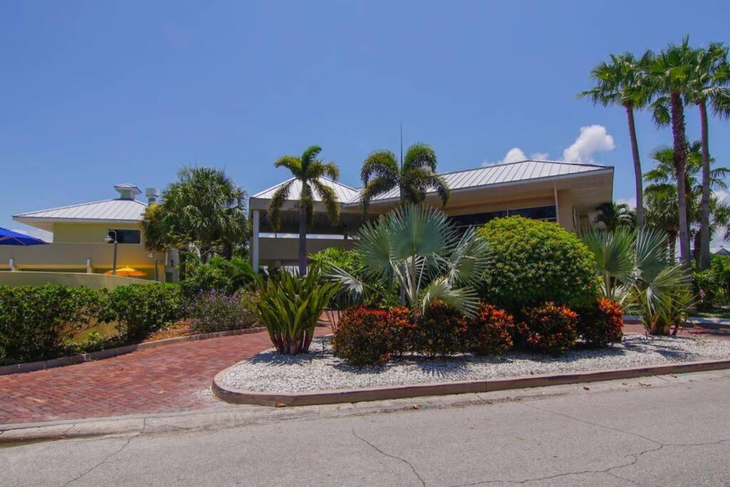 Sea Breeze, Studio 510, Beach Steps Away!+Pool+Wifi Ruskin Eksteriør bilde