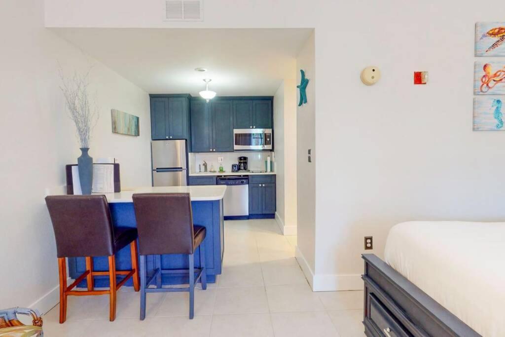 Sea Breeze, Studio 510, Beach Steps Away!+Pool+Wifi Ruskin Eksteriør bilde
