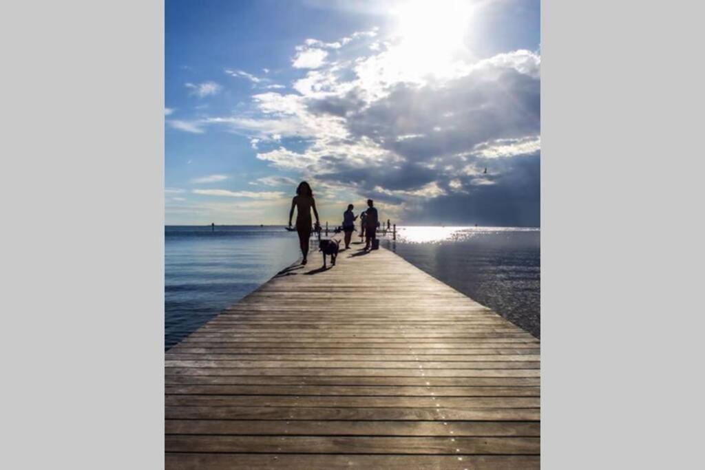 Sea Breeze, Studio 510, Beach Steps Away!+Pool+Wifi Ruskin Eksteriør bilde