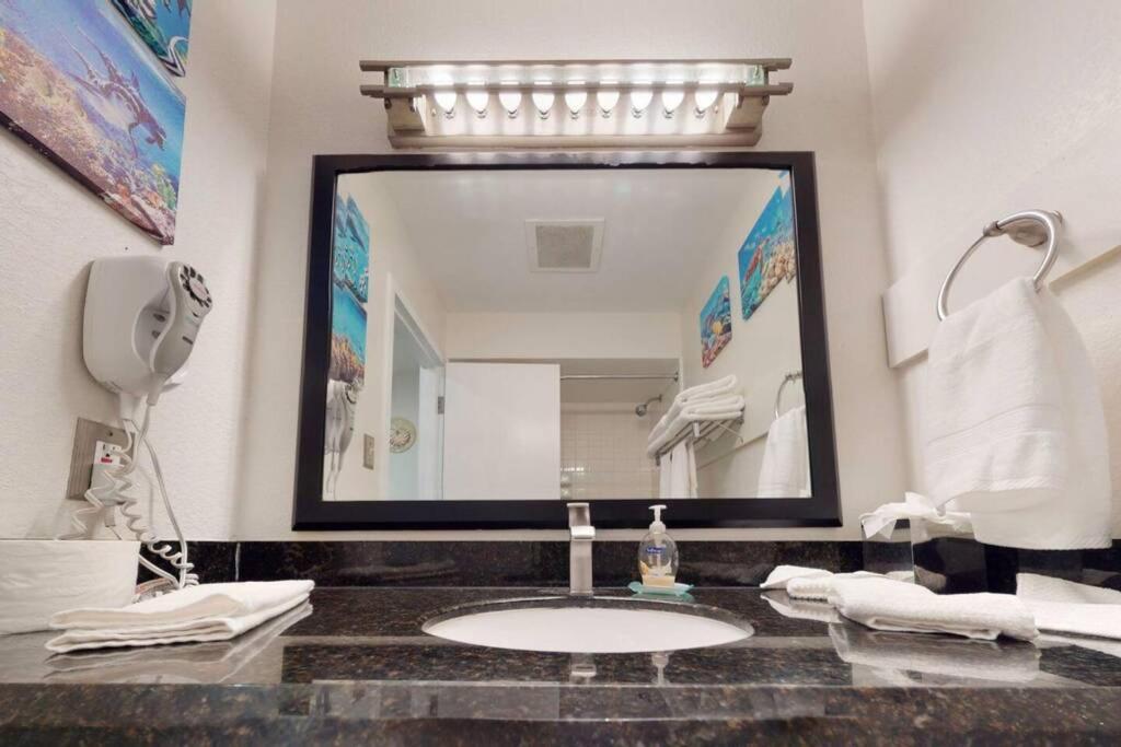 Sea Breeze, Studio 510, Beach Steps Away!+Pool+Wifi Ruskin Eksteriør bilde