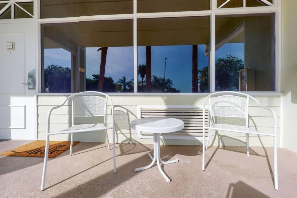 Sea Breeze, Studio 510, Beach Steps Away!+Pool+Wifi Ruskin Eksteriør bilde